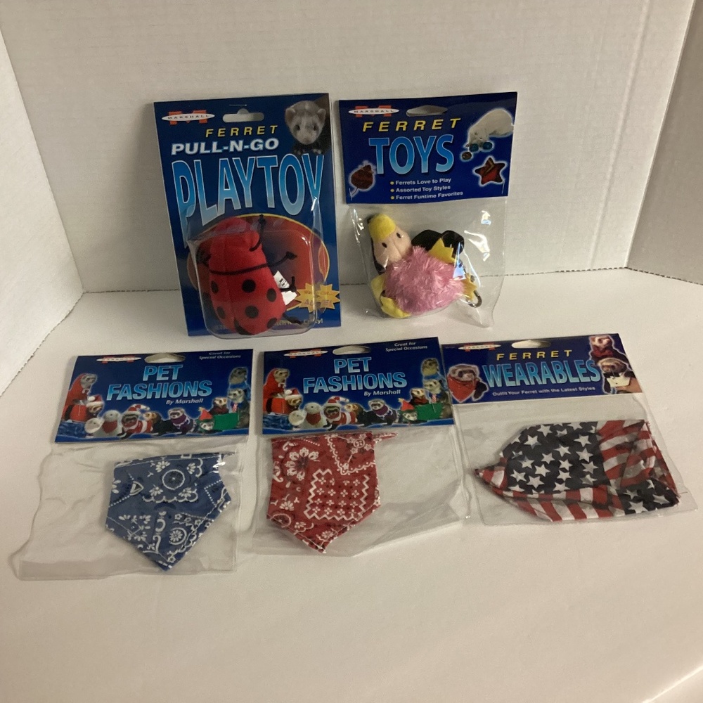 New Marshall ferret 3 bandanas & 2 toys